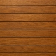 Waagerecht verlaufende Dielen aus dunkelbraunem Bangkirai-Holz mit gleichmäßiger Textur und Feinstruktur.